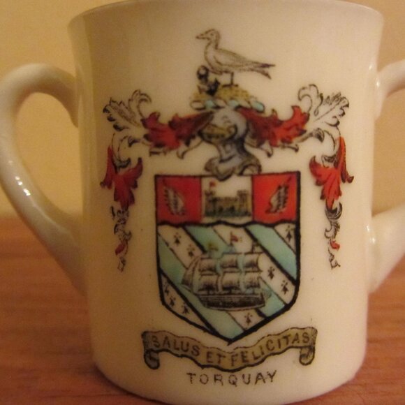 W.H. Goss crested heraldry china vintage Devon Torquay (GC063 Grace) - Picture 6 of 9